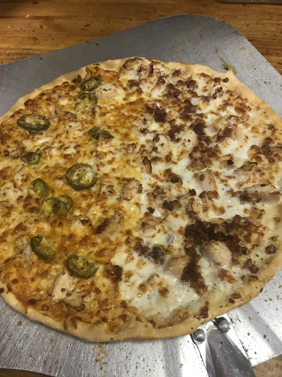 BGMisterBs's tweet photo. #FreePizzaFriday is here and we're pulling fresh pies out of the oven! You know the drill! Hit that RT button for your chance to win a FREE large one topping from Mister B's! Must follow to win. https://t.co/GX82ZZcLrH
