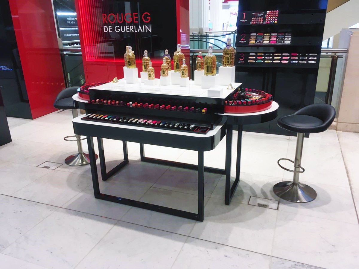 TheAtticRoom's tweet photo. The brand new Hilary site that we designed, developed, manufactured and installed into @Selfridges featuring an Infinity Mirror 💋
#Guerlain #paris #rougeg #myrougeg #matte #RetailDesign #retaildesignagency #lipstick #lips #guerlainlover #instabeauty #makeup https://t.co/GXxsc4RGTB