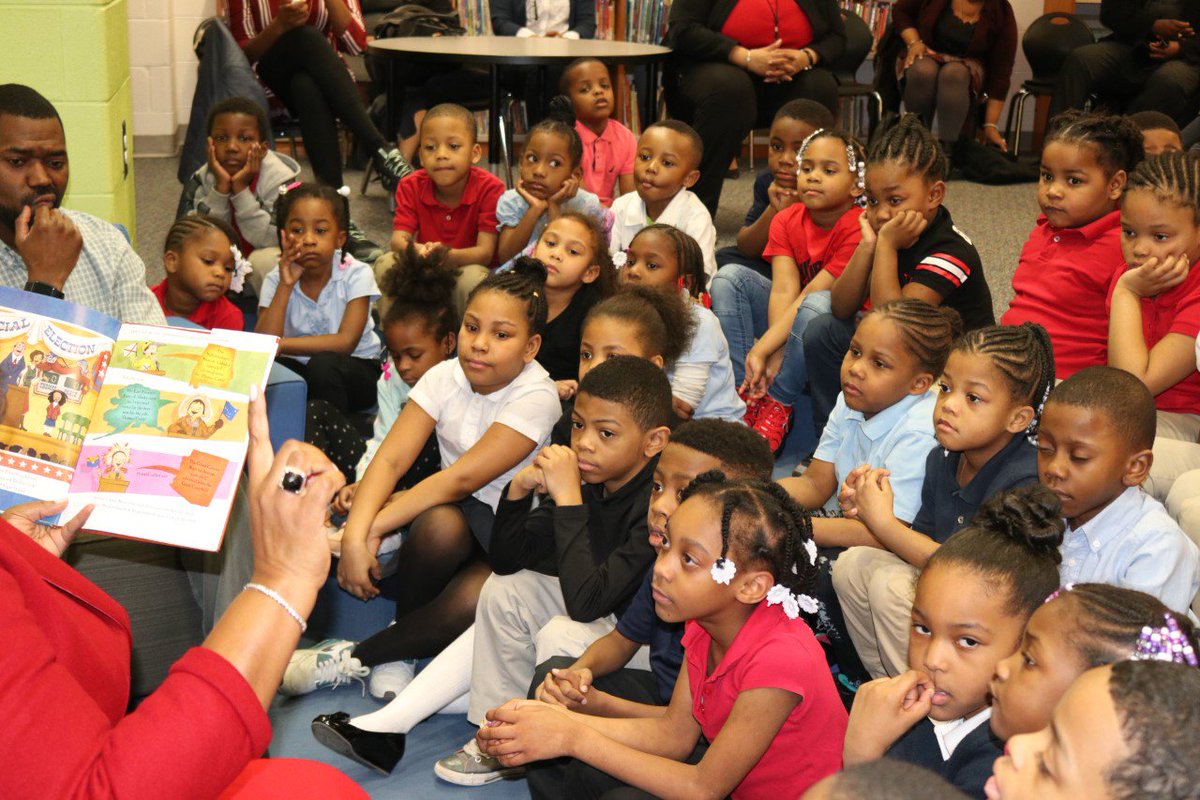 Detroitk12's tweet photo. State Rep Sherry Gay-Dagnogo, announced a new reading awareness community campaign at Gompers, #MichiganReads, in partnership with @WayneRESAELA She read to students &amp; engaged in a lively discussion about polling skills to celebrate #NationalReadingMonth @DetroitEducator https://t.co/4YnwOuUVGg
