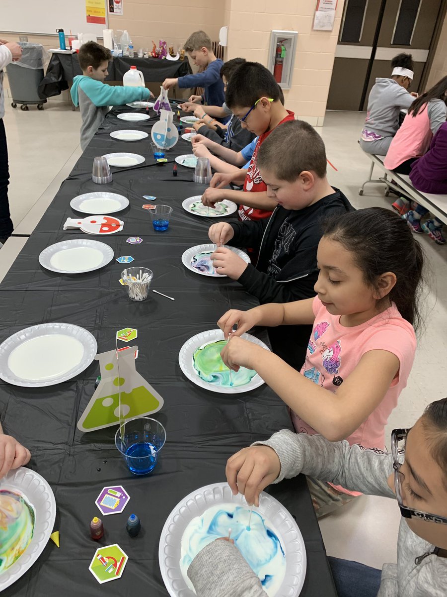 AllisonNaddy's tweet photo. How did they make the color move? Ask a Hannum 3rd or 5th grader!! They know how!! #D123HAN #STEMDay19 https://t.co/ta97NDVb4J