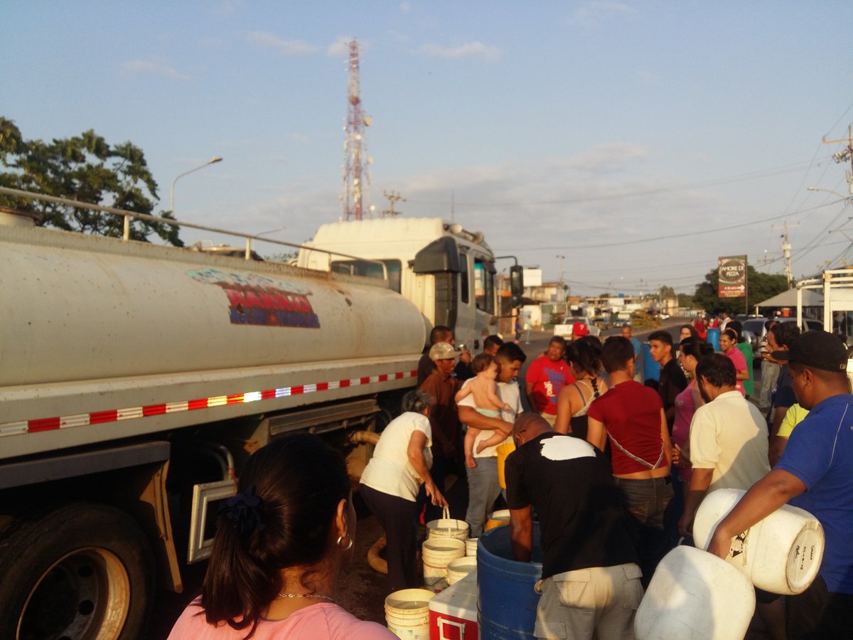 #BnbtZulia de la mano con <a href="/MancomunidadEMZ/">MancomunidadZulia</a> se distribuye 280.000 mil Litros en el Sector Noriega Trigo en las Av #1, Av15, Av28 , donde se beneficiaron 1.400 Familias, #JuntoTodoEsposible #Venezuela #Agua <a href="/NicolasMaduro/">Nicolás Maduro</a>