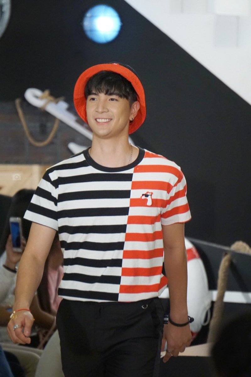 KawFangZ2's tweet photo. ชุดไหนก็หล่อ 😎
#เหนียงน้อยๆของน้อง ❤
#แซววววว
#sunrangsi @sunrangsi https://t.co/KEXQ4YcLqU