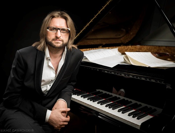 PLenMexico's tweet photo. El excelso pianista polaco Leszek #Mozdzer ofrecerá concierto en @SanIldefonsoMx dentro del Festival del Centro Histórico https://t.co/HUWNgwI9gZ @arteycultura @musicaunam @MusicaINBA @GobCDMX @Univ_Cultura @C_CulturaUNAM @CulturaCiudadMx @UEenMexico @Notimex @MarioMal @Rodpac https://t.co/TL2WrhsGjZ