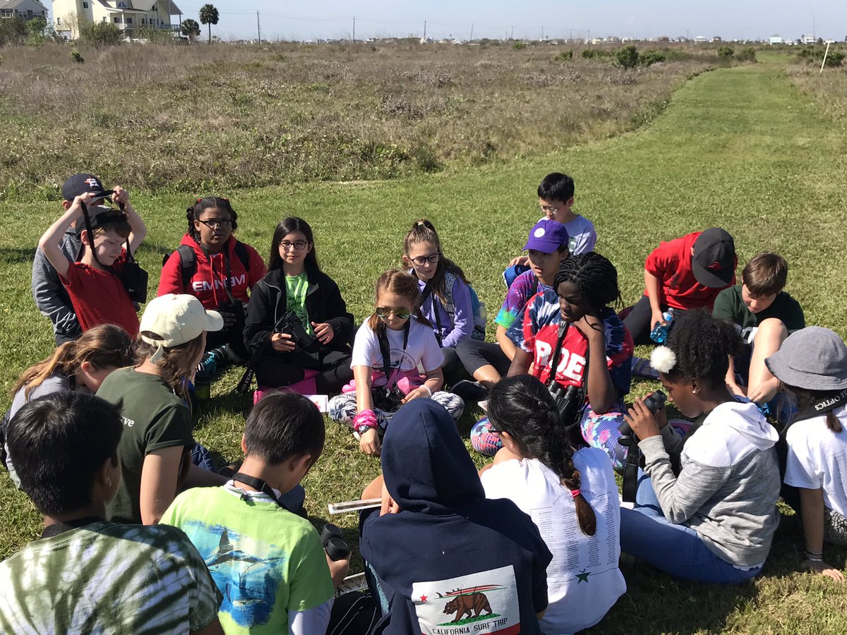 5thatROE's tweet photo. Beautiful day exploring and painting the ecosystem in Galveston #ecosystem #naturelovers @artistboat @ROEworld @HoustonISD https://t.co/tLUj0NOJpv