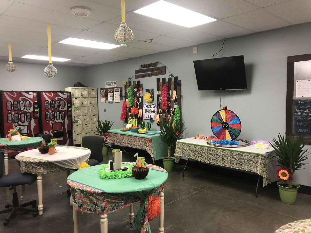 Let the Success Sharing Luau begin !!
Thank you to all the team members at 8577
You are the reason I love my job 🥥🥗⛱🏖🏝

<a href="/misshd03/">Megan A. Coleman</a> 
<a href="/RickieBoutwell/">Rickie Boutwell</a> 
<a href="/SaraArmstrong21/">Sara Armstrong</a>