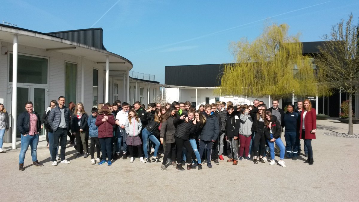 Aline_C_G's tweet photo. Semaine de l'Industrie au Campus @dalkia : la visite des installations pédagogiques et la chasse aux risques ont suscité quelques vocations "Electriques" (et hors tension) chez les 4ème du Collège Henri Wallon de Divion 😄 https://t.co/5KPatoMTw4