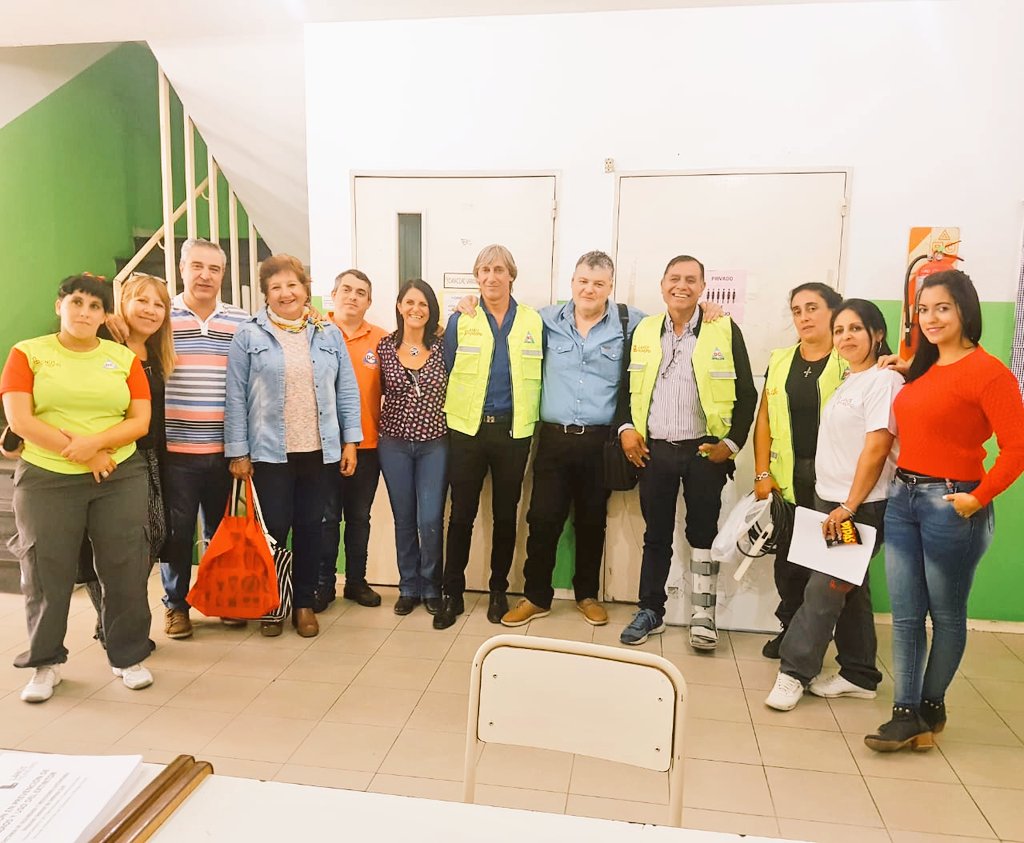 RocioMVG's tweet photo. Con mis compañeros de bloque y el equipo de @DefCivilLanus de @lanusmunicipio luego de la capacitación que nos brindaron. https://t.co/yyYPQHiZj4
