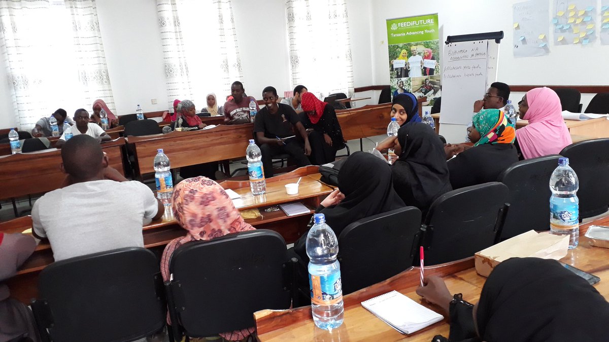 TheLaunchPadTZ's tweet photo. First week of training for the second cohort for Feed the Future Tanzania-Advancing Youth  programme in Pemba and Unguja has flown past! Today was the first assessment for the Youth to gauge progress made in modules on Lifeskills, Employability and Entrepreneurship skills #FOWSS https://t.co/MTvg2u5FfM