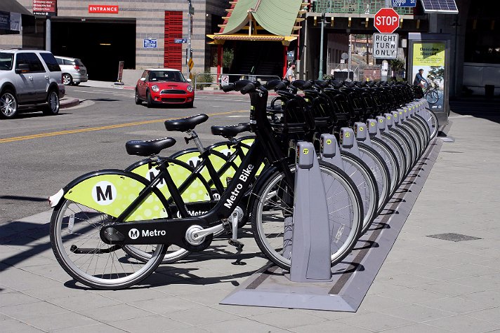 kleverdog's tweet photo. If you're looking for an alternative way to commute to Kleverdog, check out Metro's Bike Share, with two convenient drop-off/pick-up stops that are only a 4-minute walk from Kleverdog; one's on Hill &amp; College and the other's on Spring &amp; College. 🚲 https://t.co/SseXx4QK2I