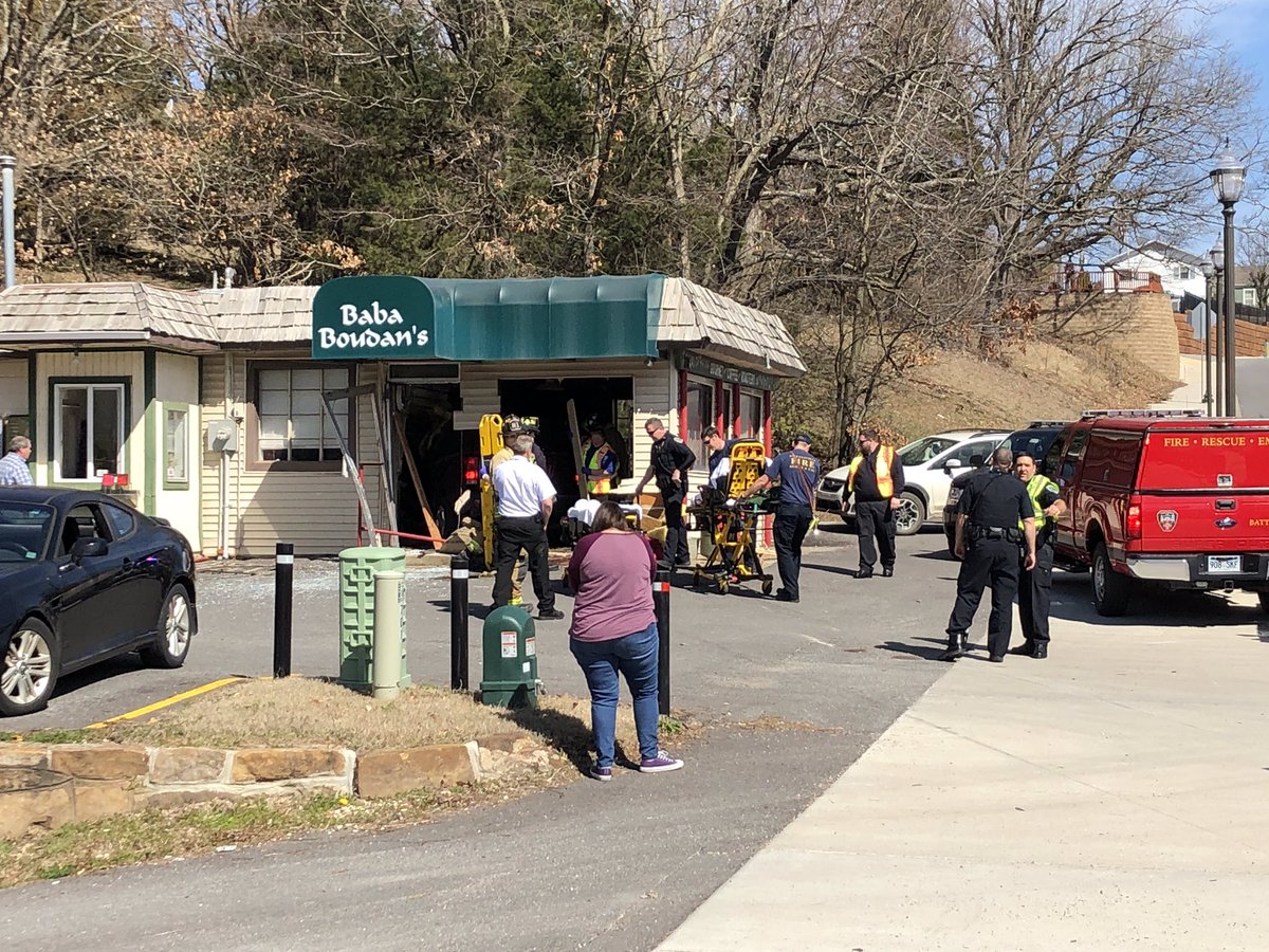 KNWAFOX24's tweet photo. #BreakingNews — Car Crashes into Fayetteville coffee shop, several people hurt - https://t.co/8XWdpZouQi

#ARnews #NWArk #NWAnews #Arkansas https://t.co/zlfLHRsJ6S
