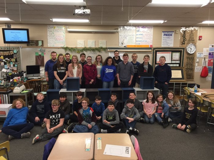TiptonElement's tweet photo. Jessica Hendricks @hend_jessica
Look what we built! Thanks Mr. Calloway for your helping hands! #tiptonelementary #TiptonPride https://t.co/ef9RaitKav