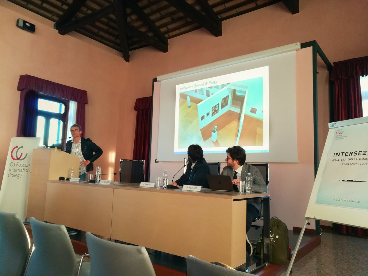 linea_20's tweet photo. Il professor @paolopellizzari inizia la sua lectio magistralis, "Capire la mente di un'artista con la matematica", partendo dallo studio del pattern del pavimento della Querini Stampalia realizzato da Carlo Scarpa https://t.co/7FDJzMHjSt