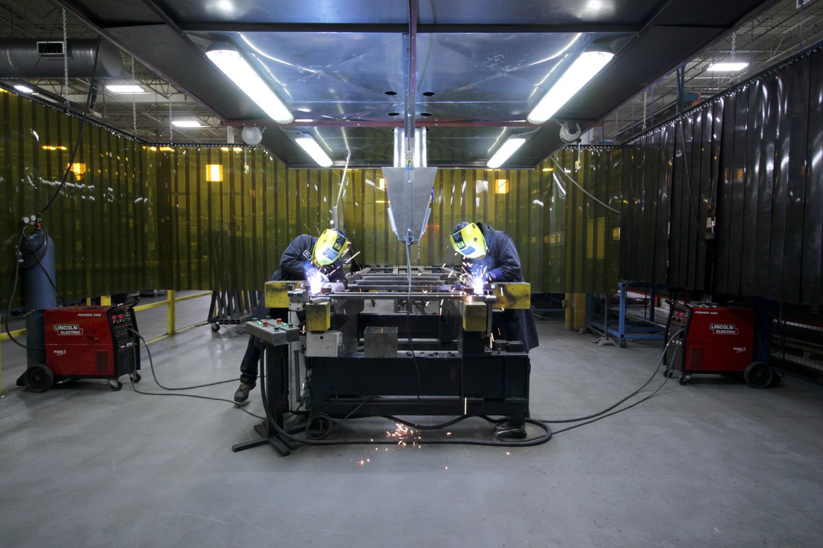 We still make things. 🔥 

True vertical integration gives Teknion the ability to control every element of production, reduce costs and ensure prompt delivery. 
#Teknion #Manufacturing #things 
Learn more bit.ly/2FeWbTq