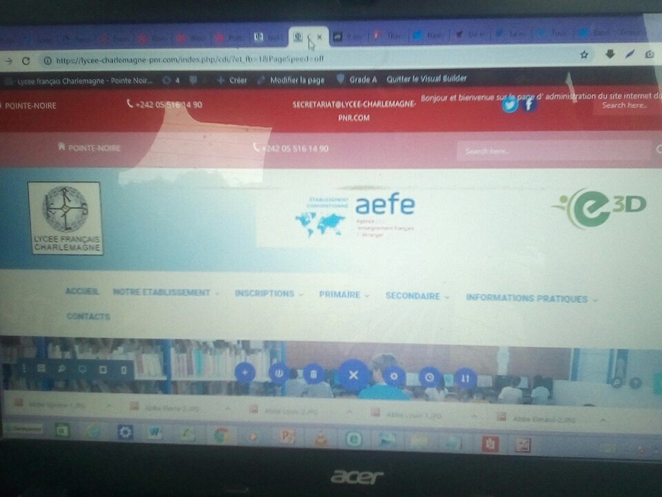 BarelieM's tweet photo. Jour #1 permanence au #lyceefrançaischarlemagne pour la maintenance du nouveau site internet. #womenintech #ADA242 https://t.co/brCwVy7iMR
