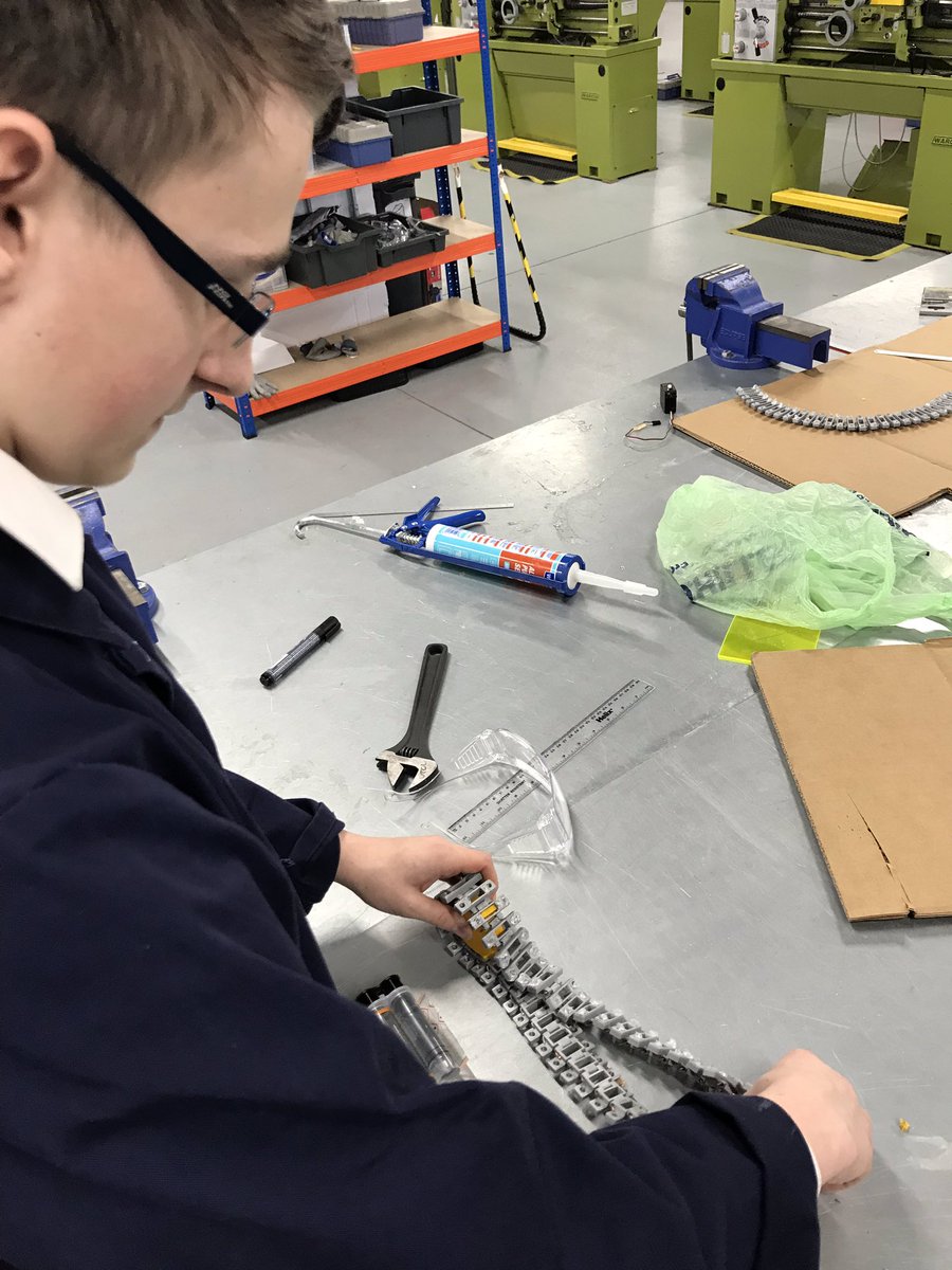 DeptHT_MrV's tweet photo. It’s inspiring to see students @UTCWarrington applying their skills into the Royal Navy Challenge. The challenge: rescue a Downbird Helicopter from a beach and return it safely by sea. #UTCChallenge #RNEC19 @RoyalNavy #Engineering #engineeringexcellence https://t.co/uYEsl4DfIZ