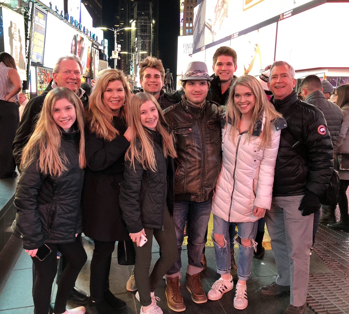 cathy_cimoch's tweet photo. Having fun in Times Square! https://t.co/nsvt20gOJn