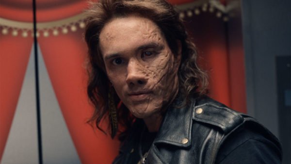 ComentoLo's tweet photo. #DeadlyClass
Personajes complejos, difíciles de descifrar y que no los han mostrado por completo aun
Un Villano que realmente generaba repulsión
Y una de las cosas que mas me gusto la manera de mostrar los flashbacks
Un final super intrigante que da esperanza a una T2 https://t.co/VS5Ji9p3LN