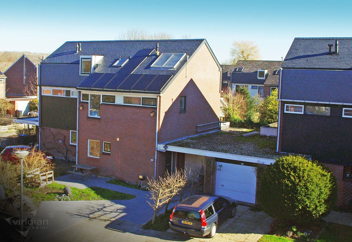 ViridianSolarNL's tweet photo. Een #FusionFriday configuratie van het #indakzonnepanelensysteem @ViridianSolar #ClearlineFusion in het gerenoveerde dak van een woning te Lelystad. Werkzaamheden #LeidekkersbedrijfNijland, levering door @LeiImportBV i.s.m. #Ecotecworld.
#BuildingIntegratedPhotoVoltaics #BIPV https://t.co/wZMMnfrKpn
