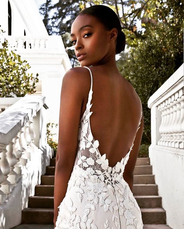 What a #beautifulbride !😍 We are in love with this entire look!  The elegant, embroidered details on this #laceweddinggown makes us say #yestothedress !
.
👗: <a href="/enzoani/">Enzo Masutha</a> " Blue" by Enzoani
.
👰🏾: @lookitsjenroberts .
📸: @yasminekateb .
💇🏾‍♀️💄: <a href="/sydroze/">sydney</a> <a href="/tessanntoinette/">Tess Anntoinette</a> .
Stylist…