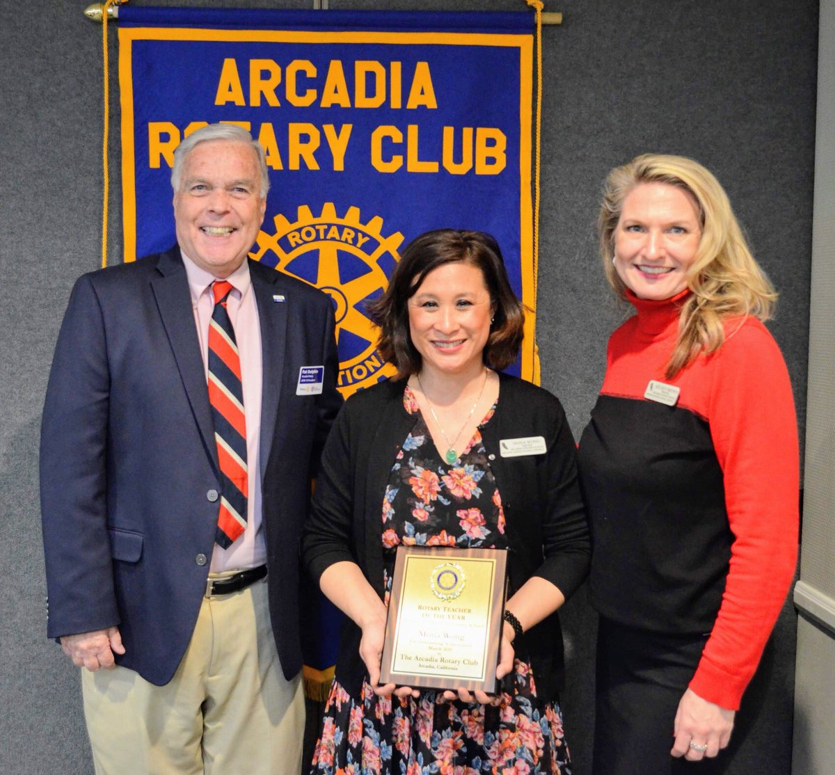 ArcadiaUnified's tweet image. Spring is in the air, 🌹are blooming, &amp;amp; today, we celebrated our Baldwin Stocker Arcadia Rotary Teacher of the Year, Mona Wong, whose talents as an educator &amp;amp; teammate are ever in bloom! Congrats, Mona! Thank you for all you do to encourage our students to #ImagineInquireInspire