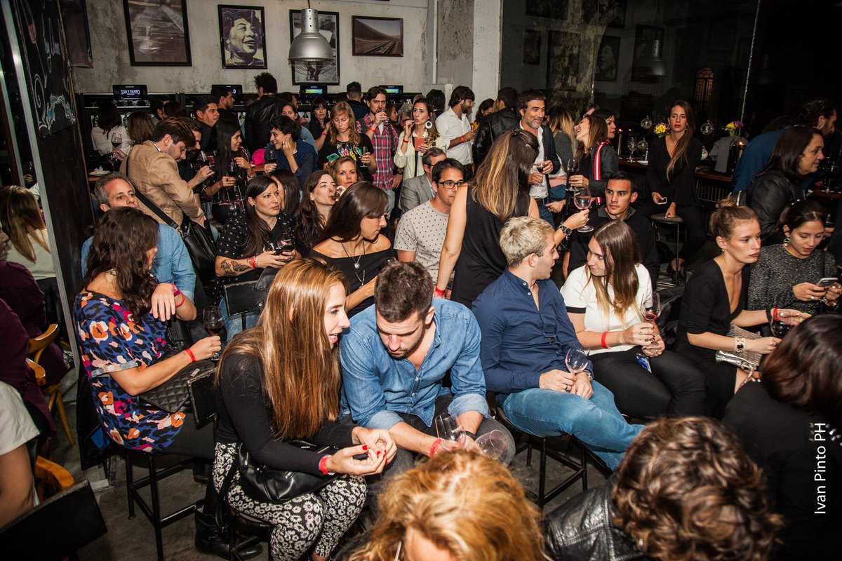 WineRockOk's tweet photo. Celebramos el primer @Winerock2019 en Buenos Aires, en pleno corazón de Palermo se realizó el #WineTourBsAs con el recorrido de 4 bares @M_StreetBar @Bar_Du_Marche @aldosvinoteca y Ser y Tiempo de la mano de @BgaMonteviejo  la compañía de Newine y @volf_oficial , música en vivo! https://t.co/hatNswraJN