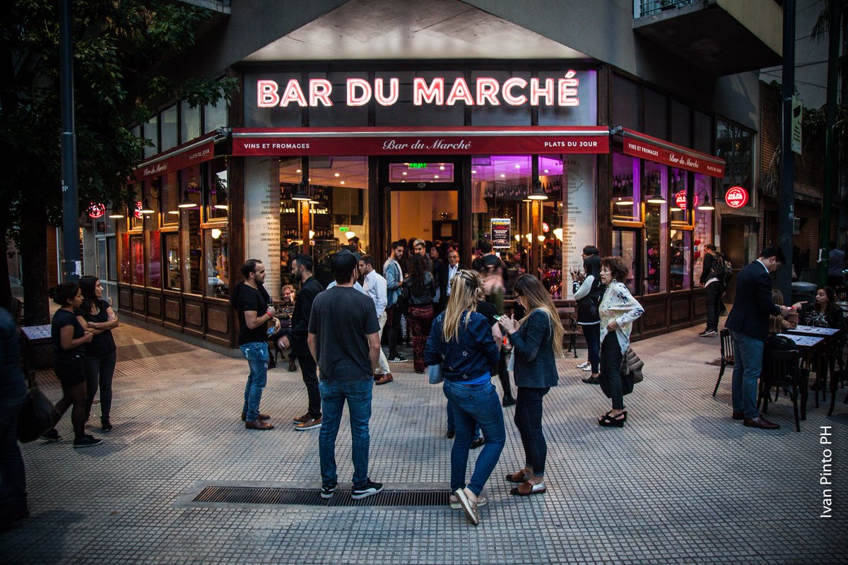 WineRockOk's tweet photo. Celebramos el primer @Winerock2019 en Buenos Aires, en pleno corazón de Palermo se realizó el #WineTourBsAs con el recorrido de 4 bares @M_StreetBar @Bar_Du_Marche @aldosvinoteca y Ser y Tiempo de la mano de @BgaMonteviejo  la compañía de Newine y @volf_oficial , música en vivo! https://t.co/hatNswraJN