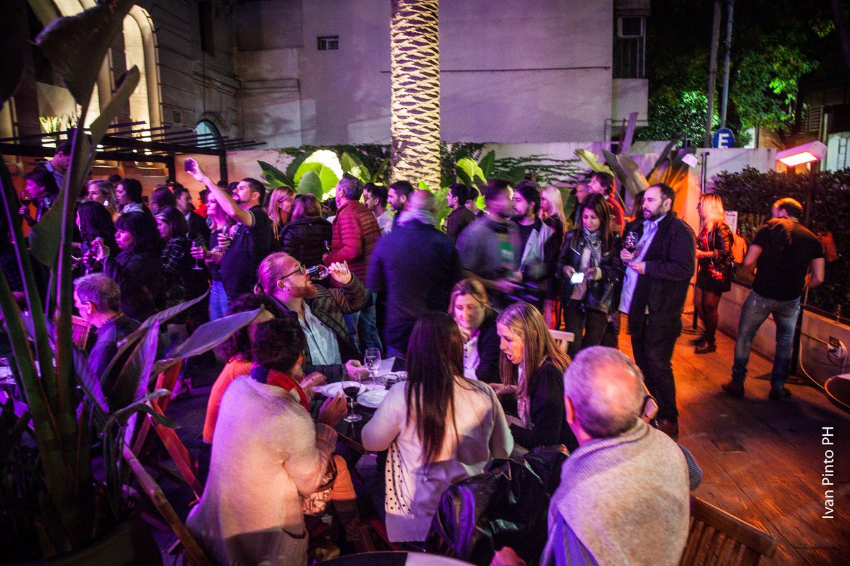 Celebramos el primer @Winerock2019 en Buenos Aires, en pleno corazón de Palermo se realizó el #WineTourBsAs con el recorrido de 4 bares <a href="/M_StreetBar/">M Street Bar</a> <a href="/Bar_Du_Marche/">Bar du Marché</a> <a href="/aldosvinoteca/">Aldo's</a> y Ser y Tiempo de la mano de <a href="/BgaMonteviejo/">Bodega Monteviejo</a>  la compañía de Newine y <a href="/volf_oficial/">VOLF</a> , música en vivo!