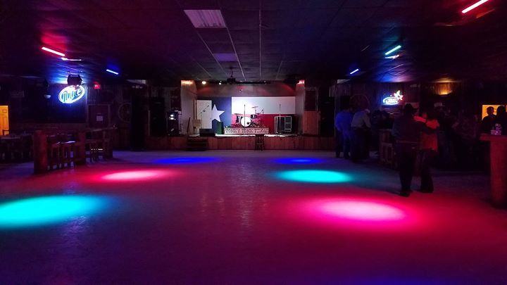 radiofreetexas's tweet photo. Out catching Dustin Sonnier and celebrating a job well-done on the new https://t.co/jJjg27Mb4D. #rft4l https://t.co/cRlHXzOOtO