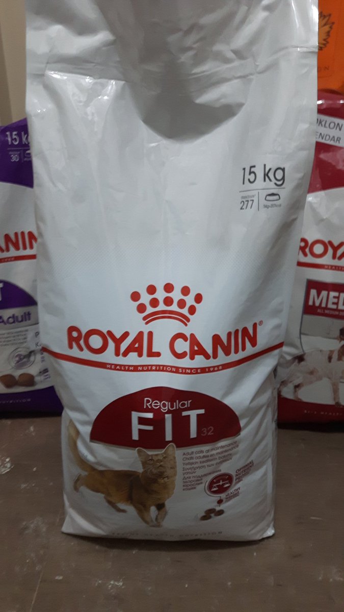 RoyalPetRescueS's tweet photo. @LordGraydon @3coolkatz @jobrown1812 @mhmelbourne @AngusMcPussPuss @3JazzCats @AngelaStillwell @SkittlesFriends @smartieplum @timhoyt14 #RCRSupdate 🔴🐾🔵🐾⚪

All dogs and cats having a blast and currently snoozing and snoring after heaving yummielicious meal of #DryFood #DogFood &amp; #CatFood from the #SuperPremium #HihhQuality portfolio of #RoyalCanin: 

#GiantAdult  #MaxiAdult #MediumAdult &amp; #FT32.

🍗🐟🍖 https://t.co/8nsLtKefgZ