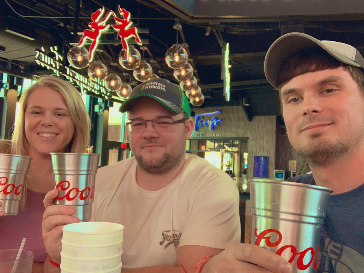 kbent211's tweet photo. #RefreshTheConversation choose Coors 😎 @tx_live https://t.co/Dt2aSd3ifK