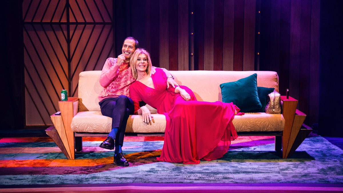 EricaDifra81's tweet photo. Un fin de semana con encanto en el @teatroolympia de #valencia  con #elamorestaenelaire con @Devilisawoman y @ManuelBandera no te lo pierdas 🥰🍀👏🏻🔝🇪🇸🎭 https://t.co/oJD0UhL0W7