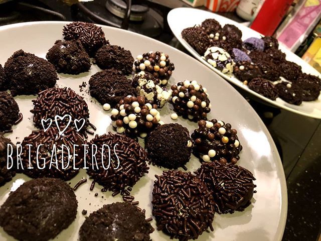 michis_cakery's tweet photo. I made some lovely brigadeiros the other day! And yes this was the sweet that I showed in my story 😉
One day in Amsterdam I found a lovely store called @sweetbobamsterdam and I tried them for the first time and I fell in love with them! Sadly I canno… https://t.co/A0CqLN73XN https://t.co/q8oP9Cneit