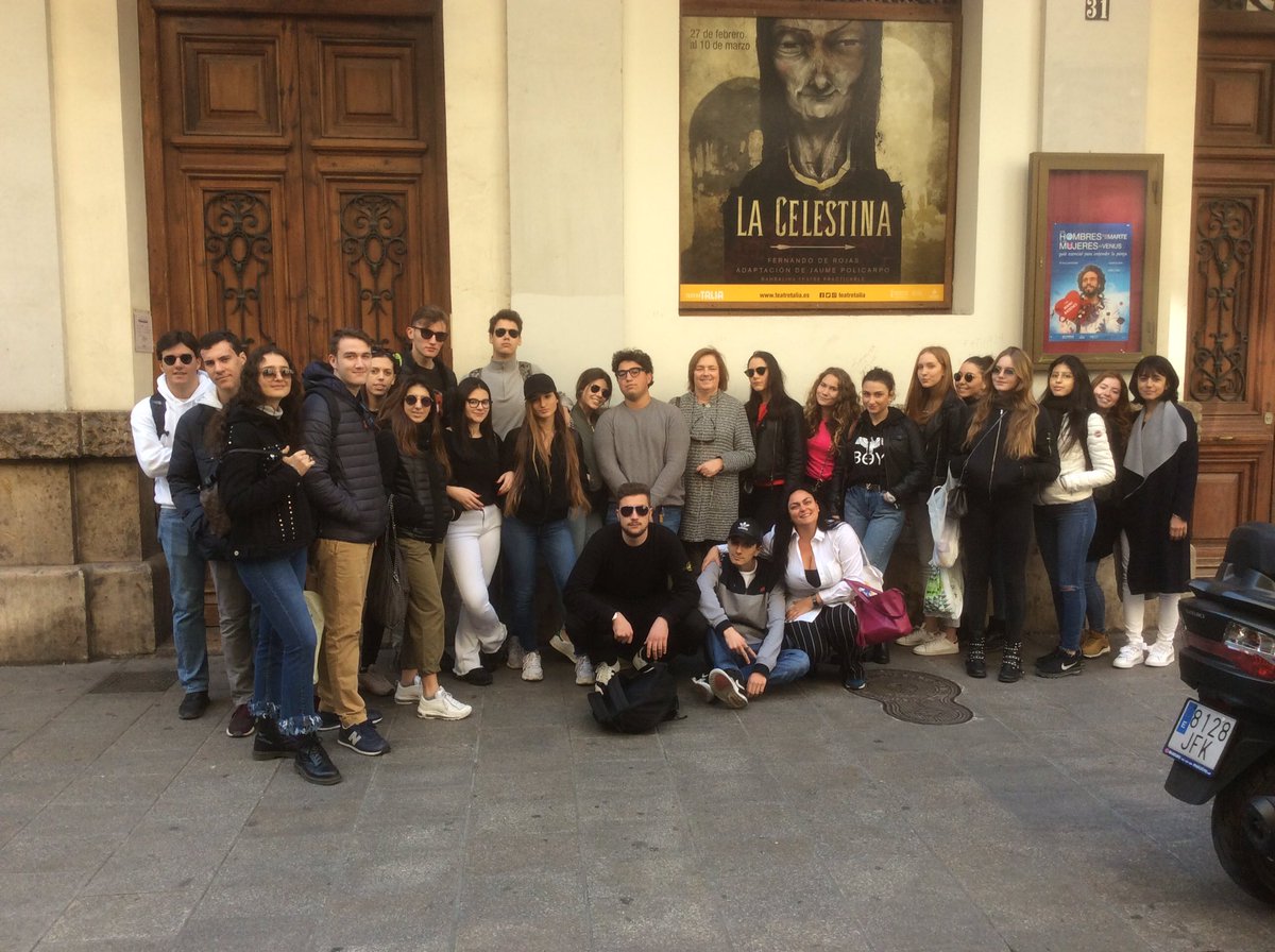 EricaDifra81's tweet photo. @auditoritorrent os espera con @BambalinaTeatre para disfrutar de la pluripremiata obra ...#lacelestina nosotros lo vimos en el @teatretalia ...y lo recomendamos a toooooots 👏🏻👏🏻👏🏻🔝🔝🎭🎉🎉🎉🍀🇪🇸 https://t.co/BxDFgOxfPH