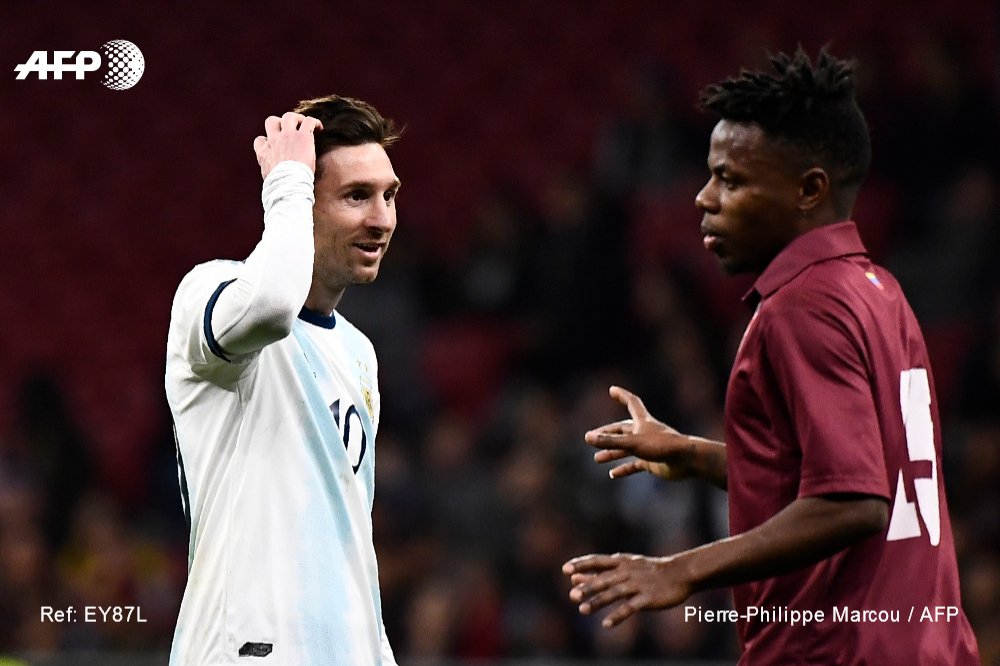 AFPespanol's tweet photo. ⚽🇻🇪🇦🇷 #ÚLTIMAHORA Venezuela derrota 3-1 a la Argentina de Messi en un amistoso en Madrid #AFP https://t.co/BB222hbhFs