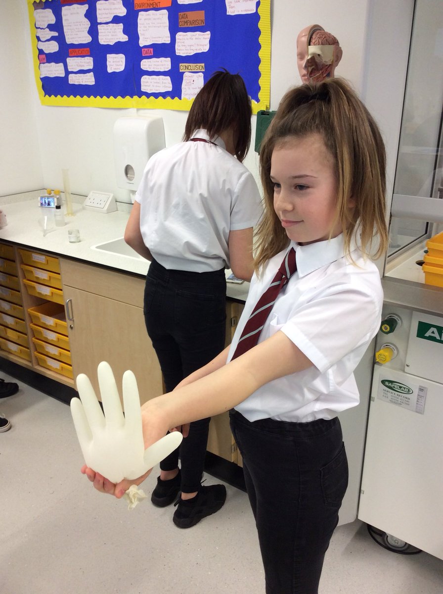 ForAcadBiology's tweet photo. S1 learning learning about gasses .... look at our magic gloves #happypupils #happyteacher #happylearningenvironment https://t.co/JO4lWL1oHw