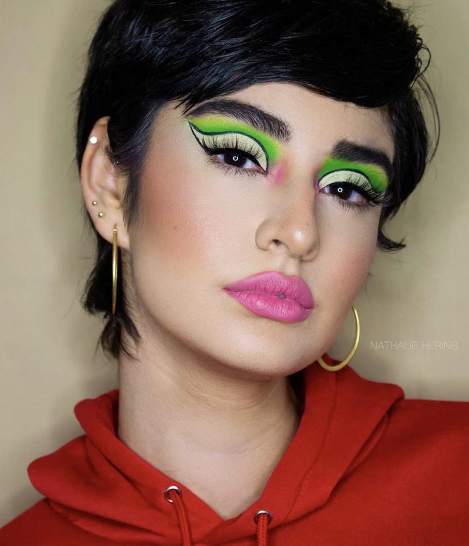 HardCandyLife's tweet photo. 💚 Who doesn't love to think a little green sometimes! 📸 @natheerial Gracias por la foto!
•
•
•
#undiscovered_muas #wakeupandmakeup #covertbeautiez #blazin_beauties #theartistedit #modelmalay #100daysofmakeup #muanation #makeupart #cutcrease #slaymakeup https://t.co/ZFwnJm8Asf