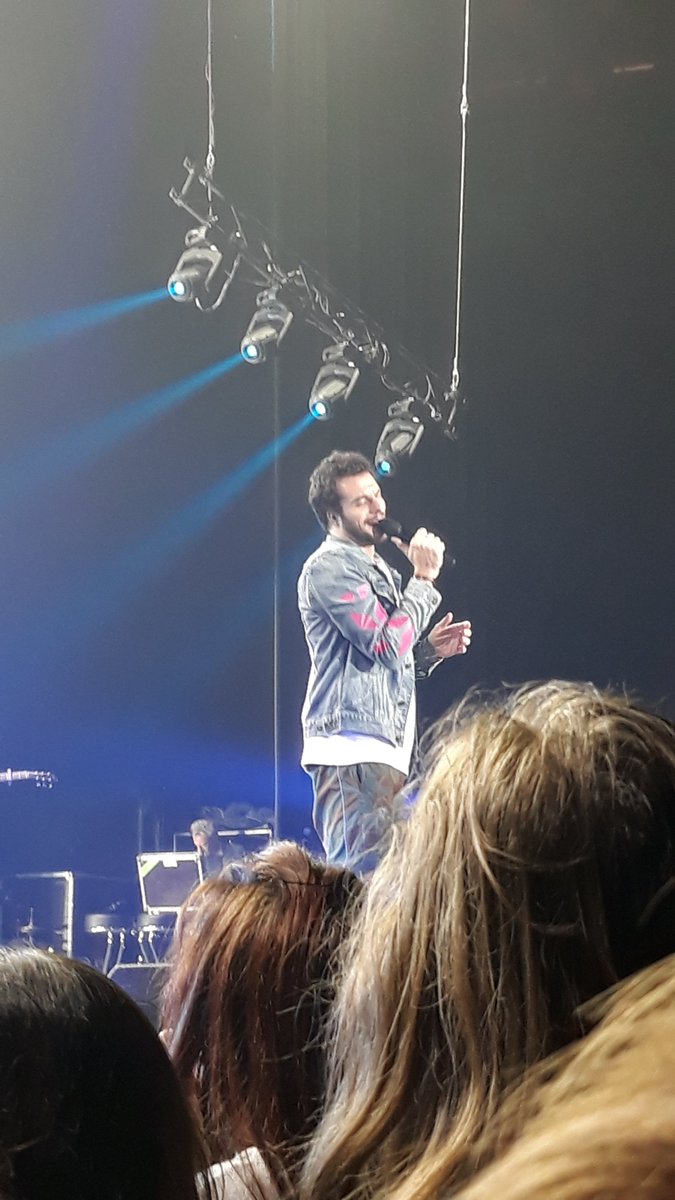 EsteletVanes's tweet photo. @Amir_Off on était trop contentes que tu fasses #imagine #lune et #Sitasmal c'est nos 3 préférées de la réédition, on a adoré !! #addictour #zenithdepau https://t.co/YiAjOwnyFx