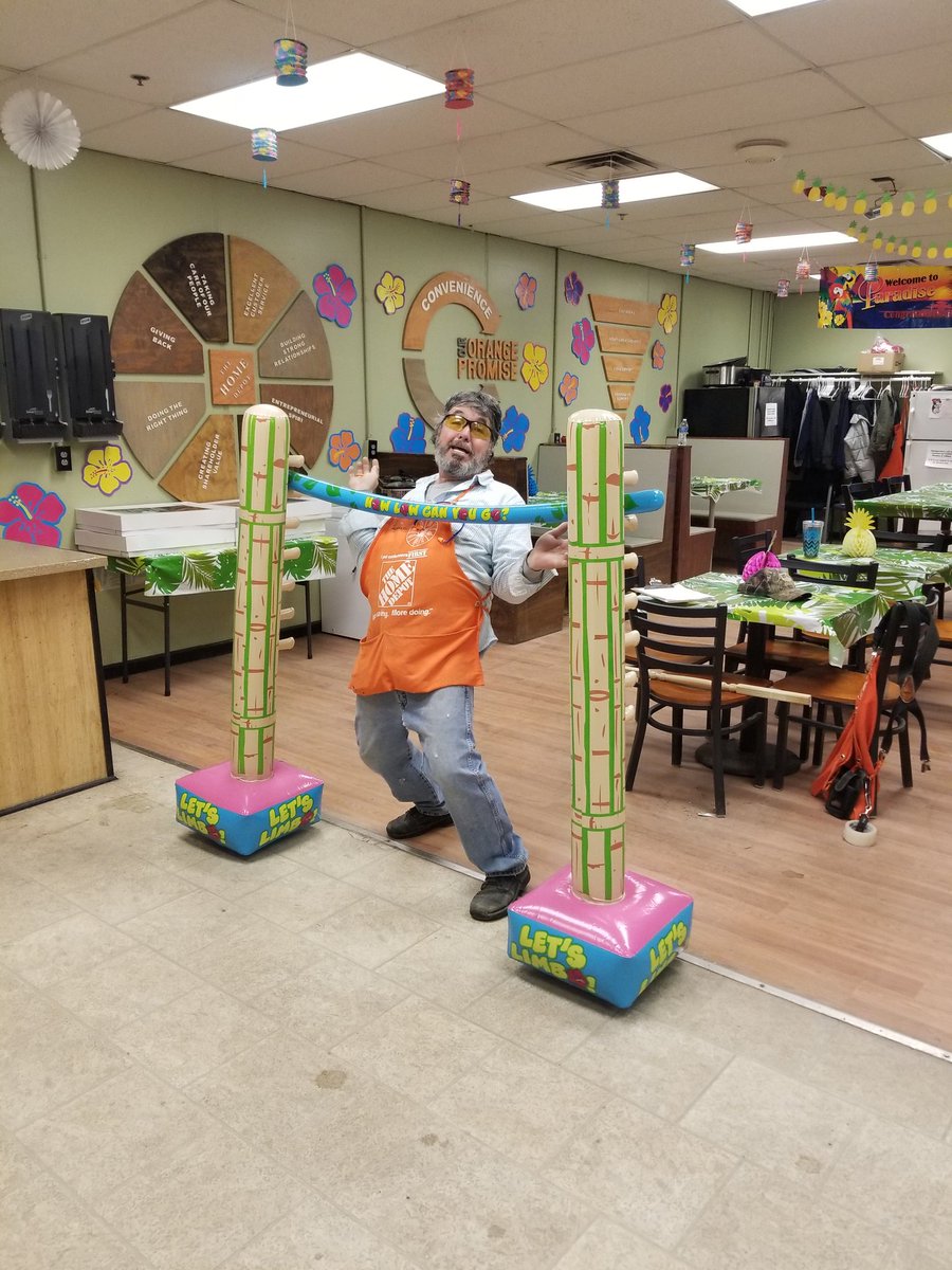 Hd6161's tweet photo. Some Luau Fun@6161 https://t.co/a0QxdWi3iM