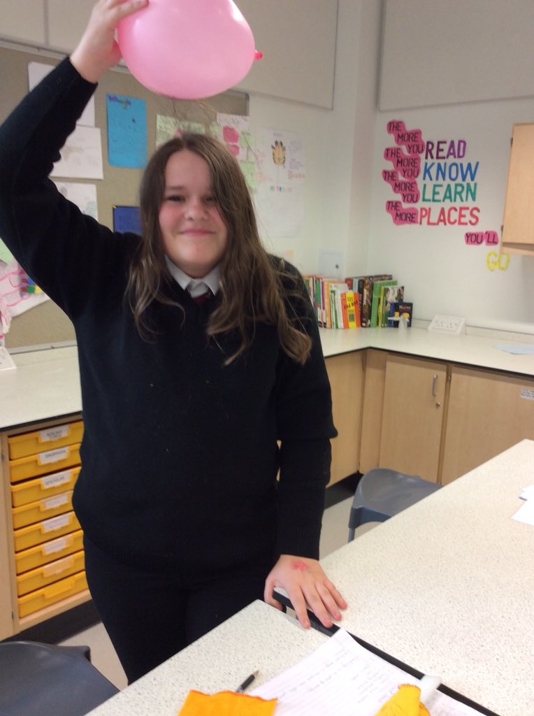 ForAcadBiology's tweet photo. Static electricity for S2 ..... 😊 #forfaracademy #FORbeingthebestyoucan https://t.co/UjmroVM0rU