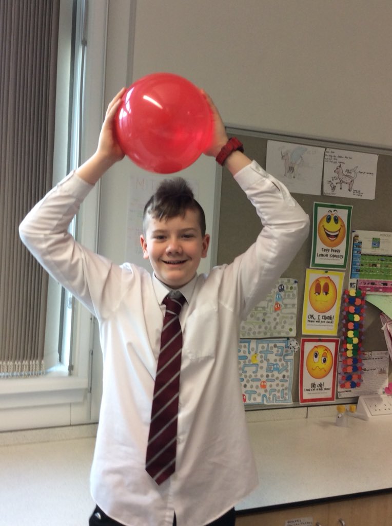 ForAcadBiology's tweet photo. Static electricity for S2 ..... 😊 #forfaracademy #FORbeingthebestyoucan https://t.co/UjmroVM0rU