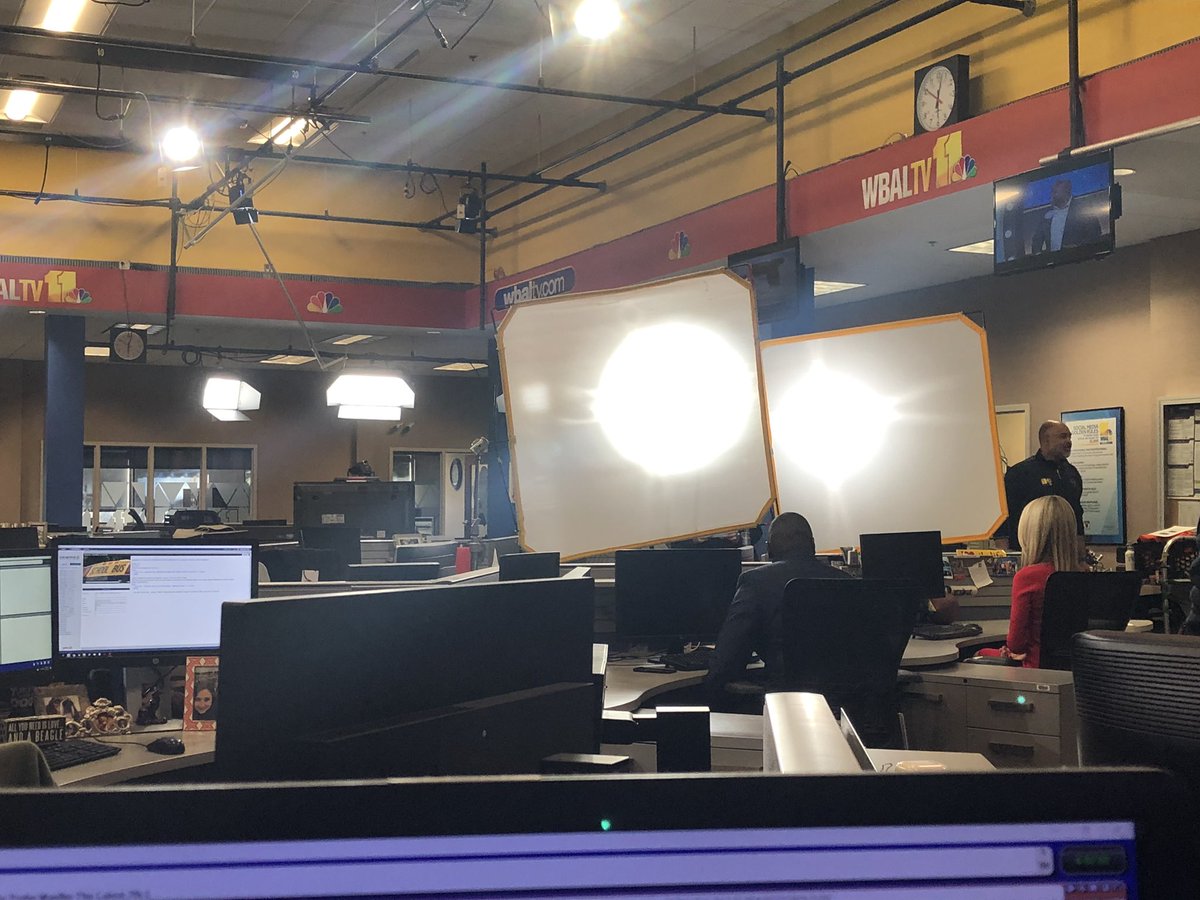 NewsGirlRachel's tweet image. My viewpoint at work right now. #SoBright #TooManyLights #PromoShoot #AllWhileCoveringBreakingNews #NeedSunglassesInside @wbaltv11