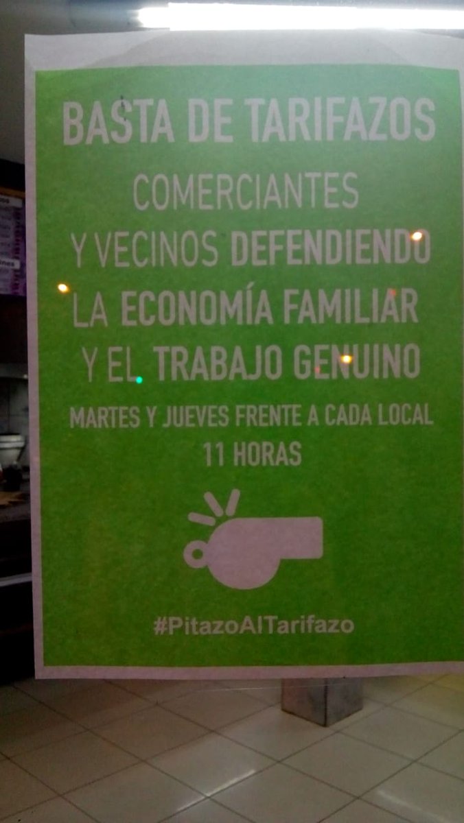 LVS_RTN's tweet photo. Un grupo de comerciantes neuquinos, decidió organizarse para enfrentar el aumento de tarifas. Quieren evitar despedir personal o sumarse a los tantos que ya han cerrado sus puertas. José Ortiz, dueño de una bicicletería neuquina aseguró que el panorama no es bueno @rtn_neuquen https://t.co/nGrIZRL8cm