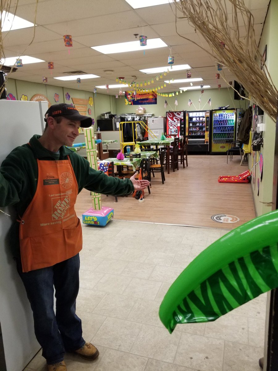 Hd6161's tweet photo. Some Luau Fun@6161 https://t.co/a0QxdWi3iM