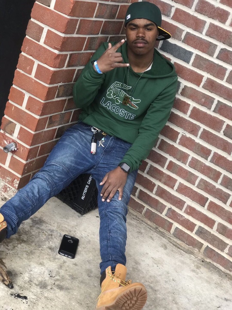 2MuchMoney500's tweet photo. Young Nigga Keep That Glock ‼️ Cause It Ain’t Safe Out At Night 🖕🏾💯 https://t.co/Qk6ryMlyE2