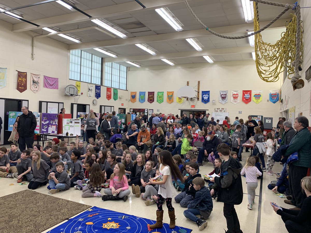 Great turnout for the 3rd Annual Make a Change Fair 🌎 #globalgoals #makeachange <a href="/LakeviewWL/">Lakeview Elementary</a>