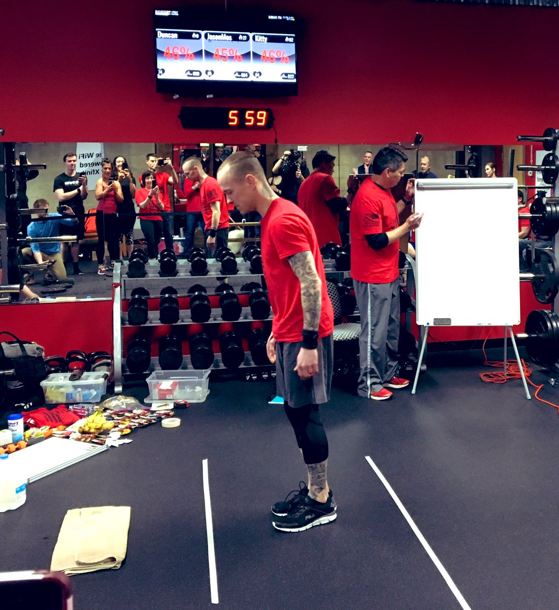 ComcastMilitary's tweet photo. And we’re off! Former Marine Sergeant and current Comcast Tech Ops Supervisor Jason Mosel has started his attempt to set the world record for most burpees in 12 hours #burpeesforveterans #knowyourvalue @ComcastNewEng @ComcastVetNet @ValeriePallotta #joshpallottafund https://t.co/IlmuThiqHk