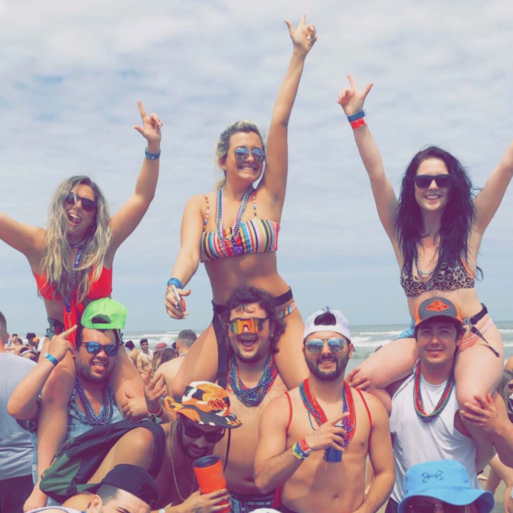 deez_nuss's tweet image. Out here in Padre living my best life! #SpringBreak2K19 @Jonnyboy16_23 @Mianicolehodgs @WadeDimmick25 @blake_baker97