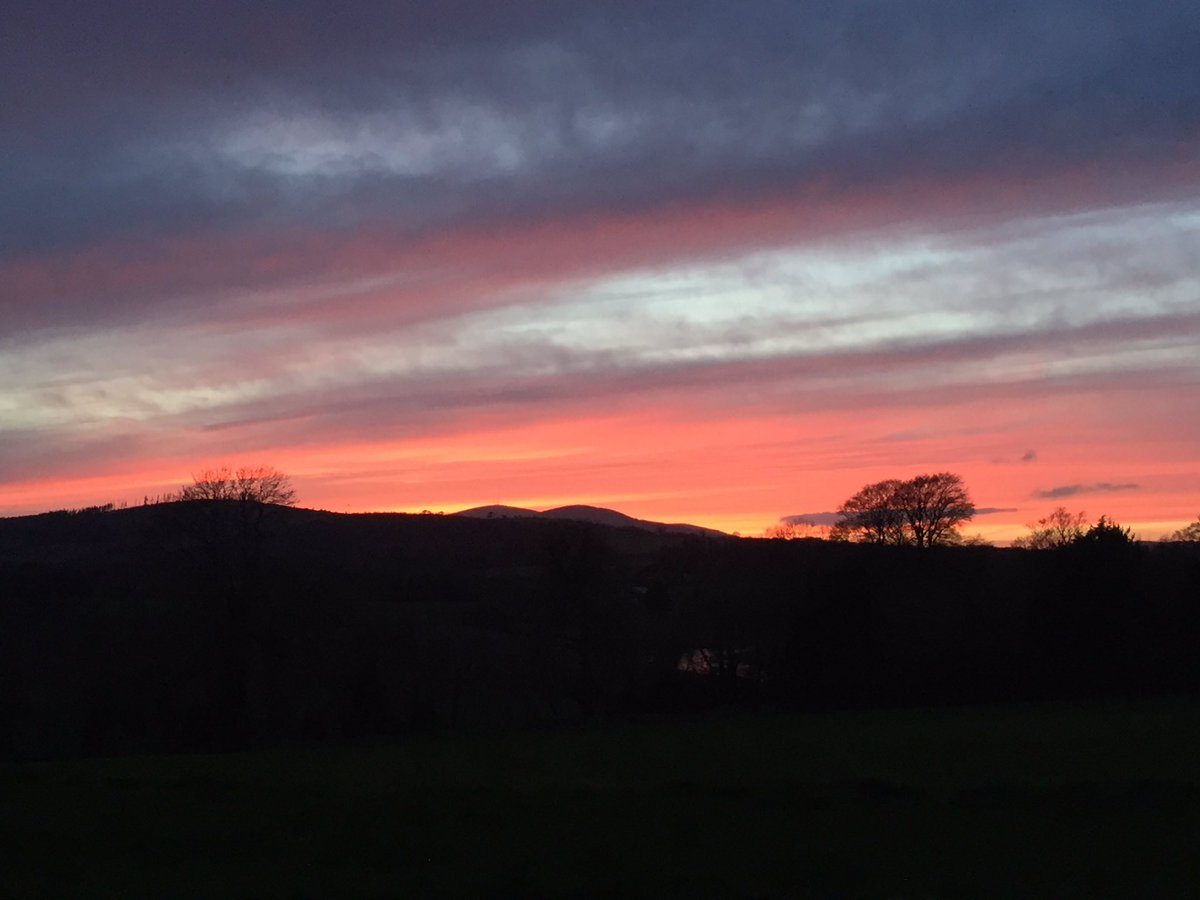 4thclassroom33's tweet photo. Breathtakingly beautiful end to a busy working week https://t.co/Sg2awRJJ1s