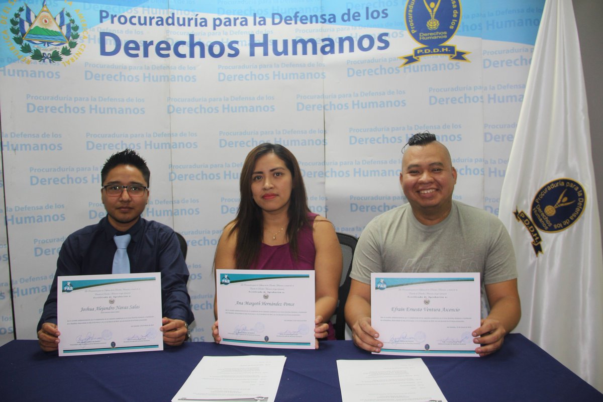 PDDHElSalvador's tweet photo. Directora de la #EscuelaDeDDHH @ernestinapddh en nombre de la #ProcuradoraDDHH @RaqueldeGuevara agradeció la participación del Movimiento de Mujeres Orquídeas del Mar, ya que, al conocer los #DDHH pueden empoderarse en la defensa y promoción de los mismos. https://t.co/wD7rcZNCXA
