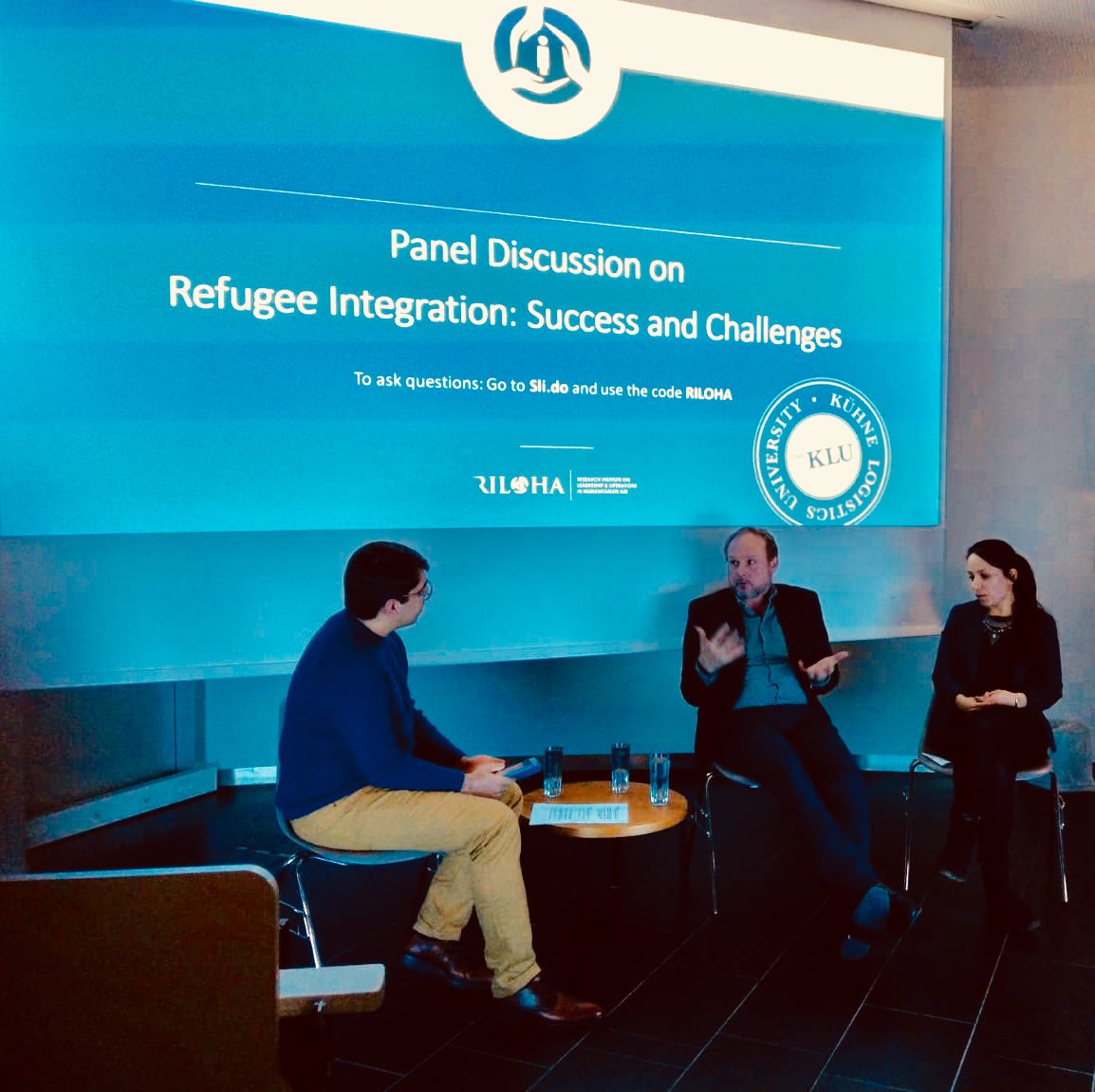 RILOHA_Team's tweet photo. Thank you to participants and our two experts who engaged in a lively & heated exchange of views and looked at the question of refugee integration from different angels. @l_ruesch kicked off the event and @MojtabaSalem moderated the panel at @THE_KLU.
#theKLU
#paneltalk
#riloha https://t.co/GjI4SrdpCs